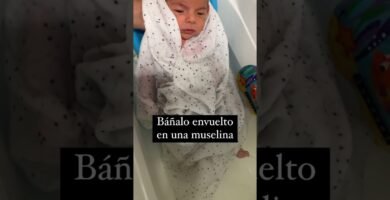 Cómo bañar a dos bebés gemelos sin estrés