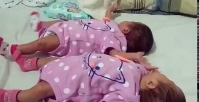 Qué hacer si tus gemelos lloran al mismo tiempo